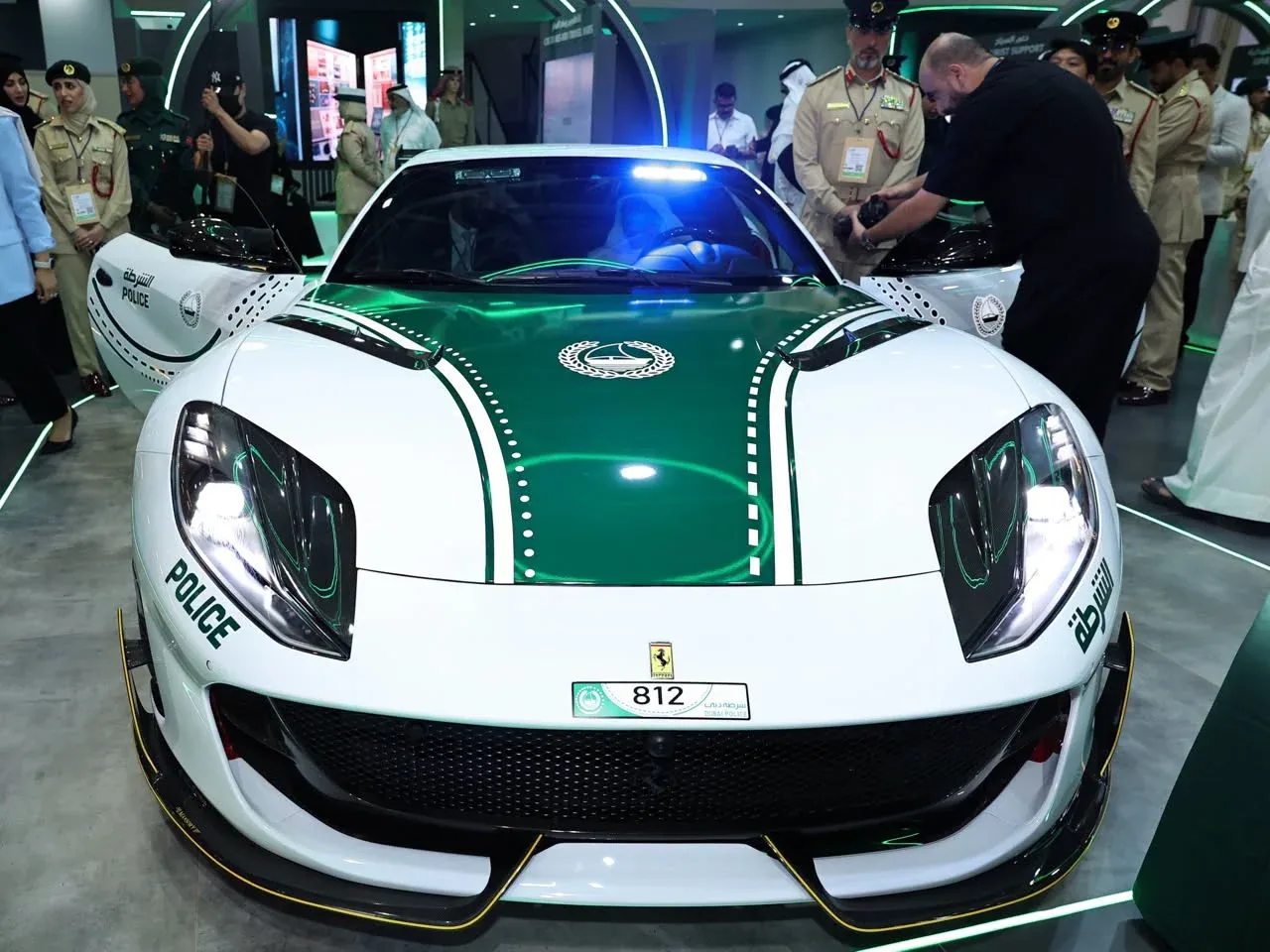 فيراري 812 سوبرفاست معدلة بسرعة 345 كم/س تدخل الخدمة مع شرطة دبي