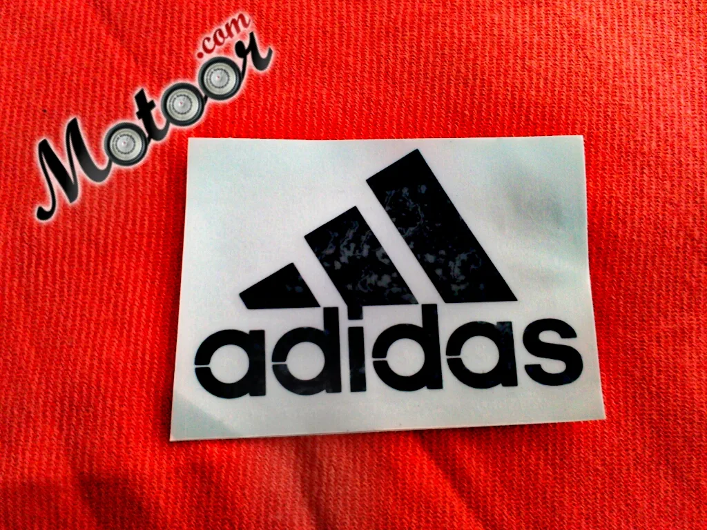 لزقة زينة ماركة adidas