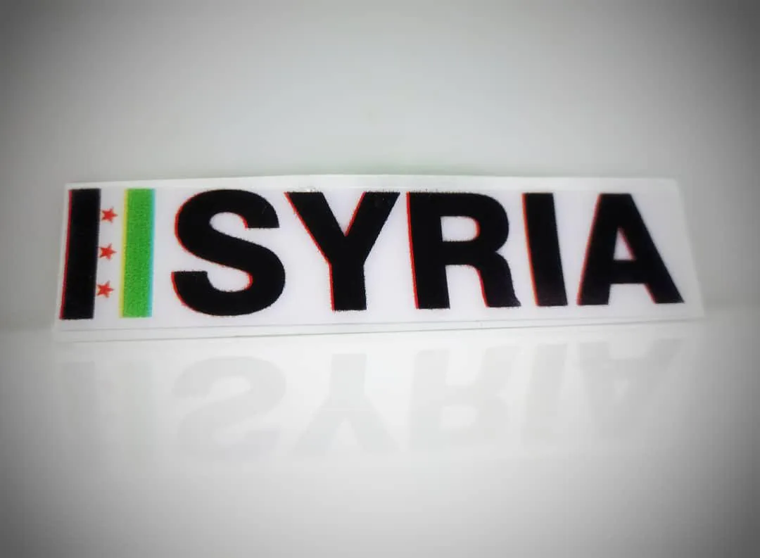 ملصق سوريا مع علم